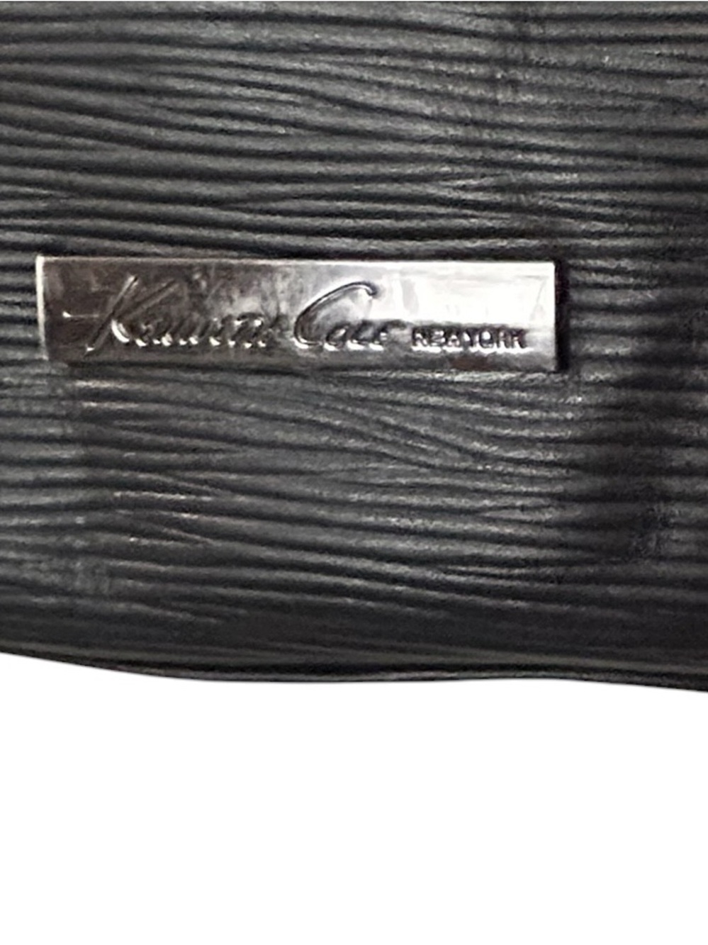 Kenneth Cole New York - Classic Black Textured Leather Tote - Gunsmoke Buckle - Picture 4 of 8